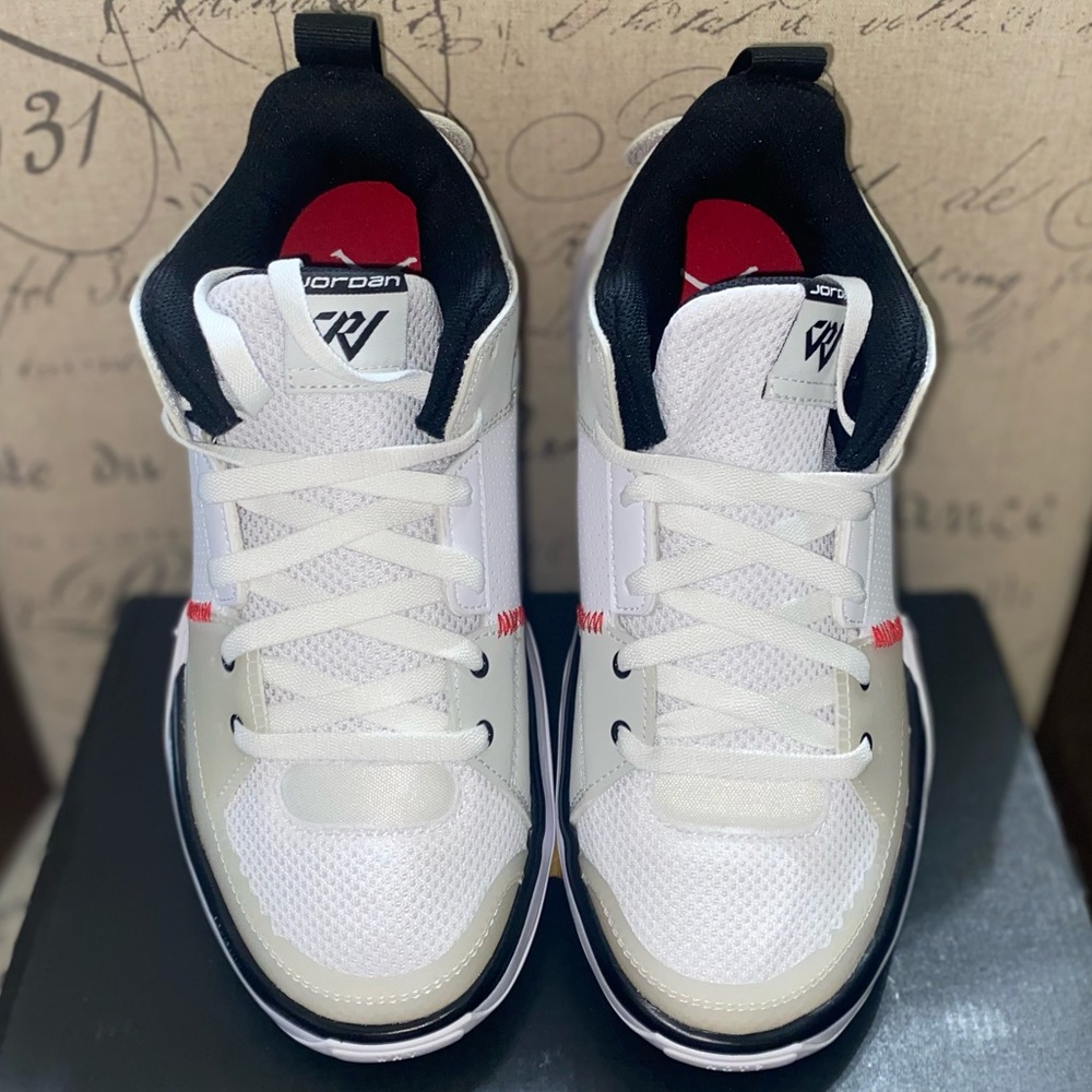NWOT - NIKE Jordan • Youth/Women